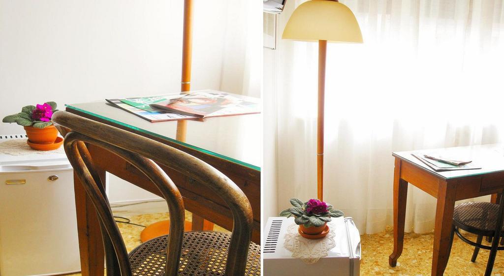 Romulus Rex Hotel Room photo